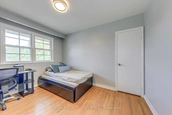 Photo 14 at 4 Haregate Court, Richview, Toronto