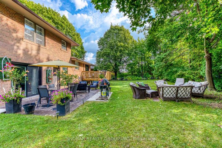 Photo 20 at 4 Haregate Court, Richview, Toronto