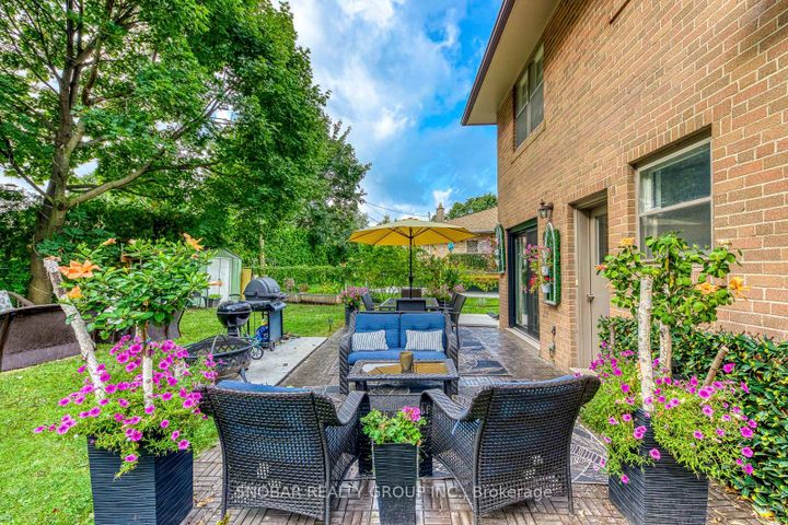 Photo 23 at 4 Haregate Court, Richview, Toronto