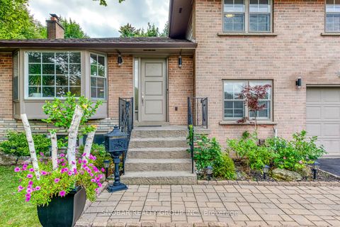Photo 1 at 4 Haregate Court, Richview, Toronto