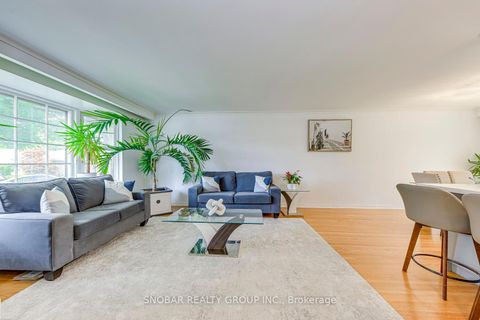 Photo 3 at 4 Haregate Court, Richview, Toronto