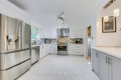 Photo 6 at 4 Haregate Court, Richview, Toronto
