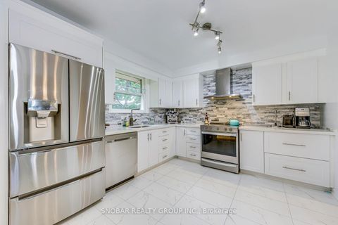 Photo 7 at 4 Haregate Court, Richview, Toronto