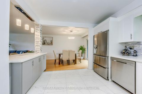 Photo 9 at 4 Haregate Court, Richview, Toronto