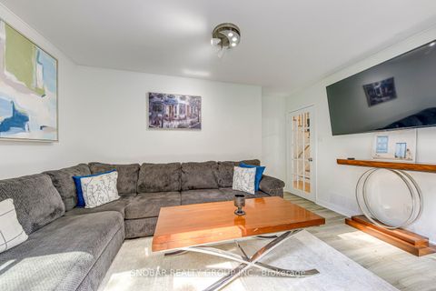 Photo 11 at 4 Haregate Court, Richview, Toronto