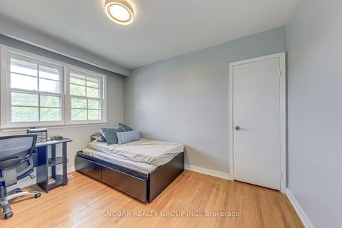 Photo 14 at 4 Haregate Court, Richview, Toronto