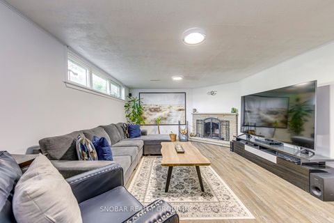 Photo 17 at 4 Haregate Court, Richview, Toronto