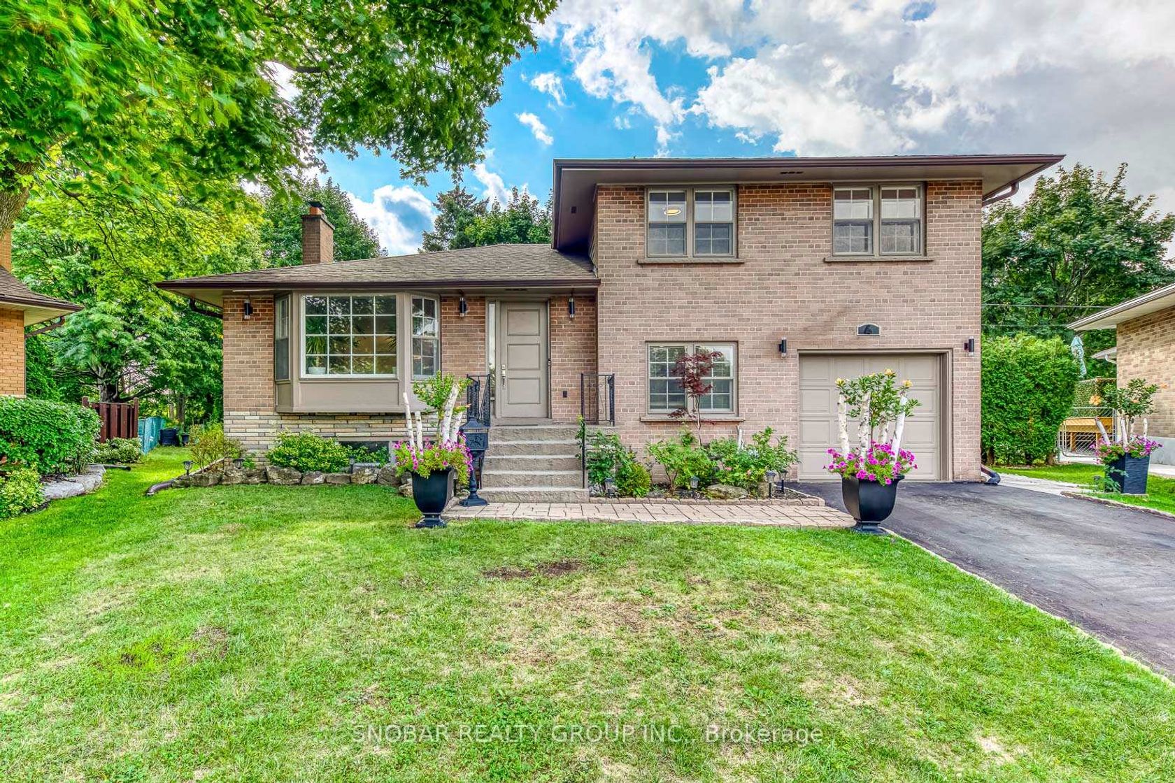 4 Haregate Court, Richview, Toronto 