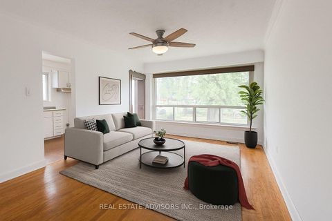 Photo 2 at 8 Virgilwood Drive, Branson, Toronto