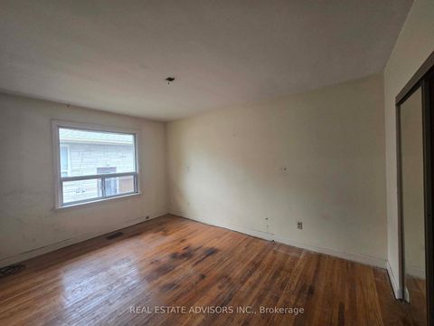 Photo 4 at 8 Virgilwood Drive, Branson, Toronto Photo 4 at 8 Virgilwood Drive, Branson, Toronto