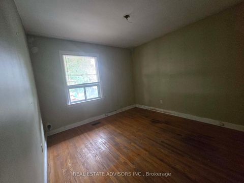 Photo 6 at 8 Virgilwood Drive, Branson, Toronto Photo 6 at 8 Virgilwood Drive, Branson, Toronto