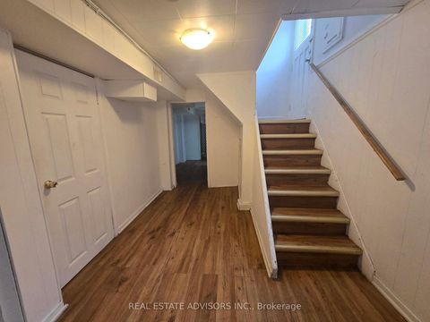 Photo 7 at 8 Virgilwood Drive, Branson, Toronto Photo 7 at 8 Virgilwood Drive, Branson, Toronto