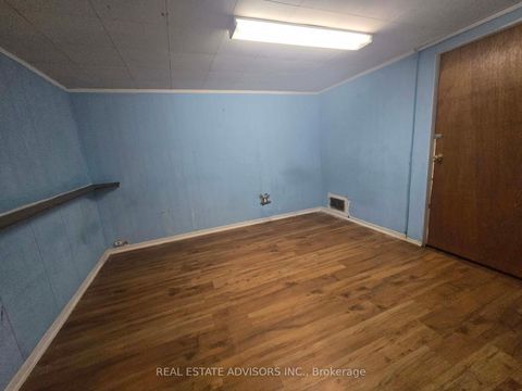 Photo 9 at 8 Virgilwood Drive, Branson, Toronto Photo 9 at 8 Virgilwood Drive, Branson, Toronto