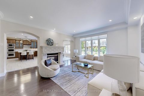 Photo 5 at 420 Paradelle Drive, Oak Ridges Lake Wilcox, Richmond Hill