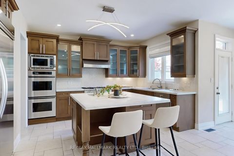 Photo 9 at 420 Paradelle Drive, Oak Ridges Lake Wilcox, Richmond Hill