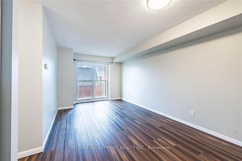 Photo 9 at 402 - 4 Elsinore Path, New Toronto, Toronto