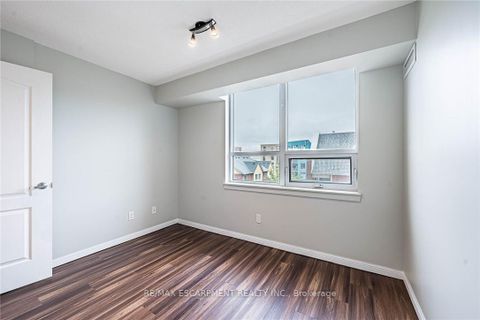 Photo 20 at 402 - 4 Elsinore Path, New Toronto, Toronto
