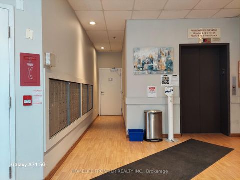 Photo 3 at 911 - 15 Maplewood Avenue, Cedarvale, Toronto