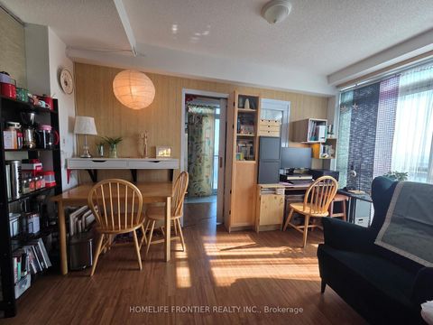Photo 8 at 911 - 15 Maplewood Avenue, Cedarvale, Toronto