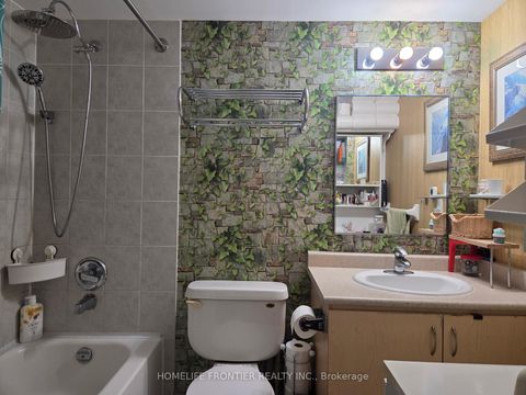 Photo 11 at 911 - 15 Maplewood Avenue, Cedarvale, Toronto