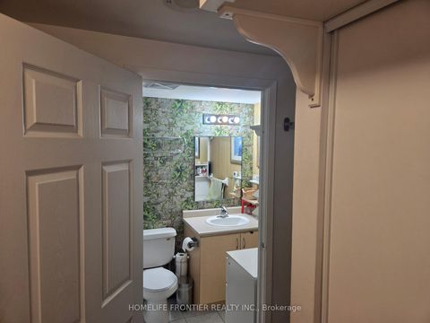 Photo 12 at 911 - 15 Maplewood Avenue, Cedarvale, Toronto