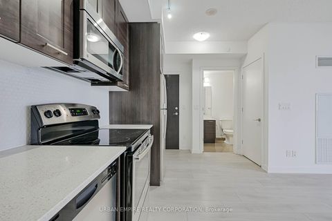 Photo 14 at 913 - 50 Bruyeres Mews, Niagara, Toronto