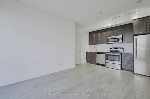 Photo 21 at 913 - 50 Bruyeres Mews, Niagara, Toronto