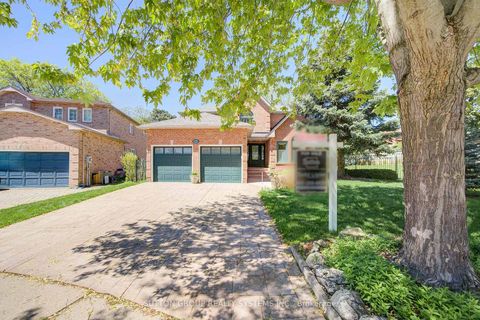 Photo 1 at 2979 Sycamore Street, CV Clearview, Oakville