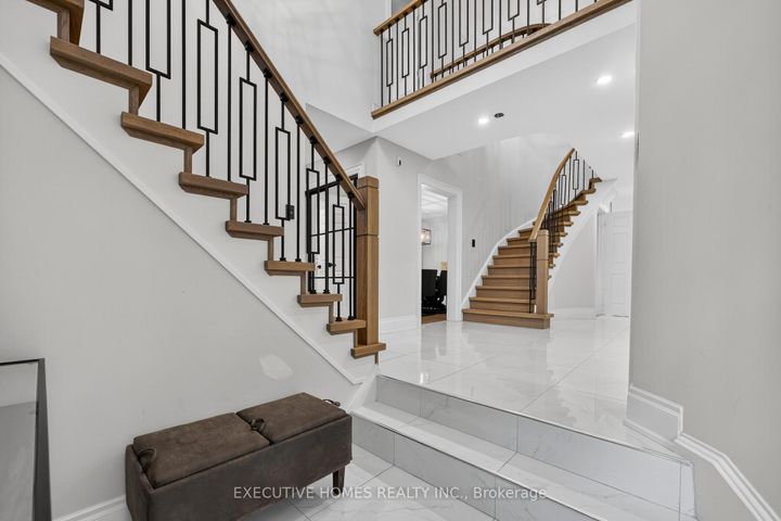 Photo 4 at 2966 Tradewind Drive, Meadowvale, Mississauga