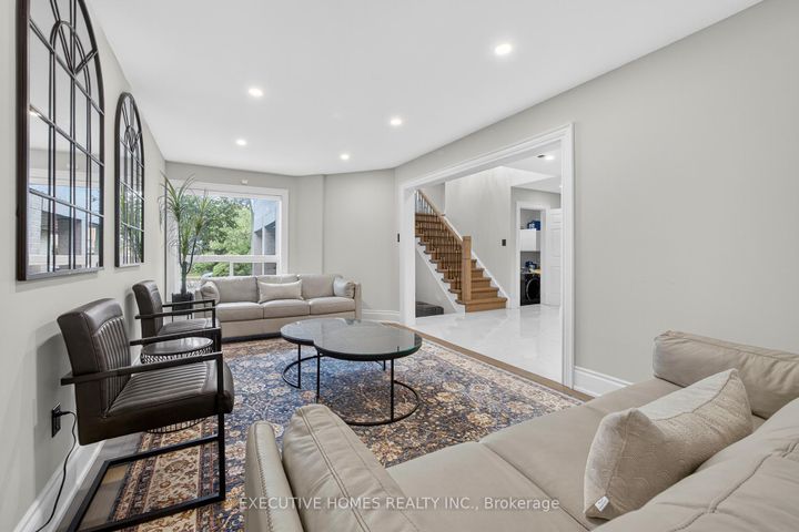 Photo 9 at 2966 Tradewind Drive, Meadowvale, Mississauga