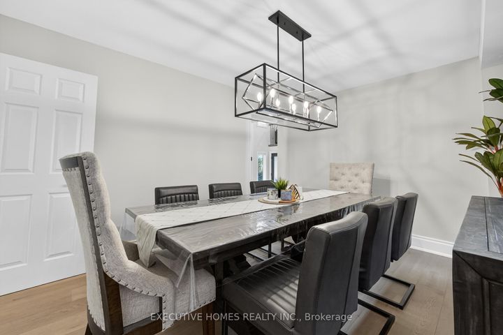 Photo 11 at 2966 Tradewind Drive, Meadowvale, Mississauga