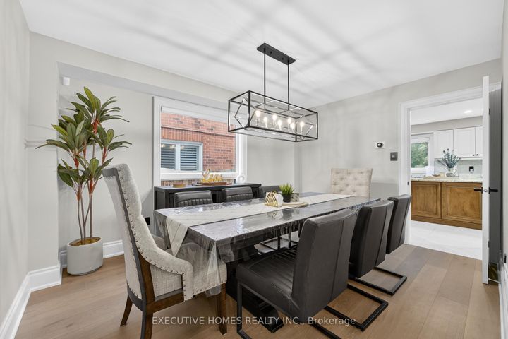 Photo 12 at 2966 Tradewind Drive, Meadowvale, Mississauga