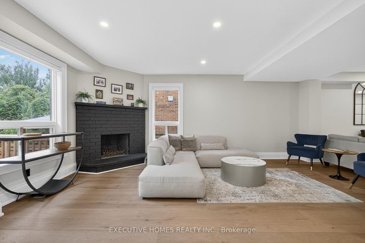 Photo 13 at 2966 Tradewind Drive, Meadowvale, Mississauga