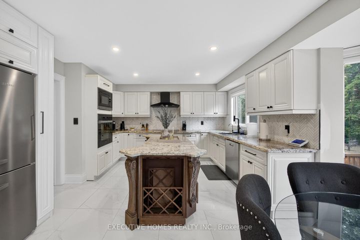 Photo 18 at 2966 Tradewind Drive, Meadowvale, Mississauga