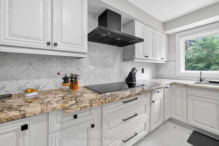 Photo 22 at 2966 Tradewind Drive, Meadowvale, Mississauga