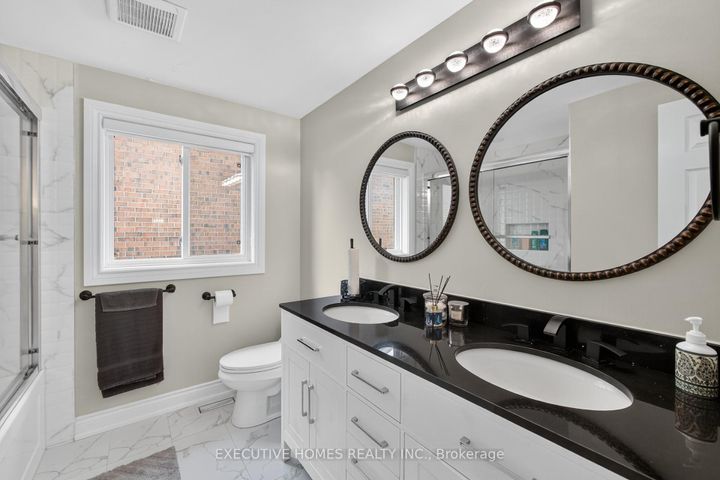 Photo 31 at 2966 Tradewind Drive, Meadowvale, Mississauga