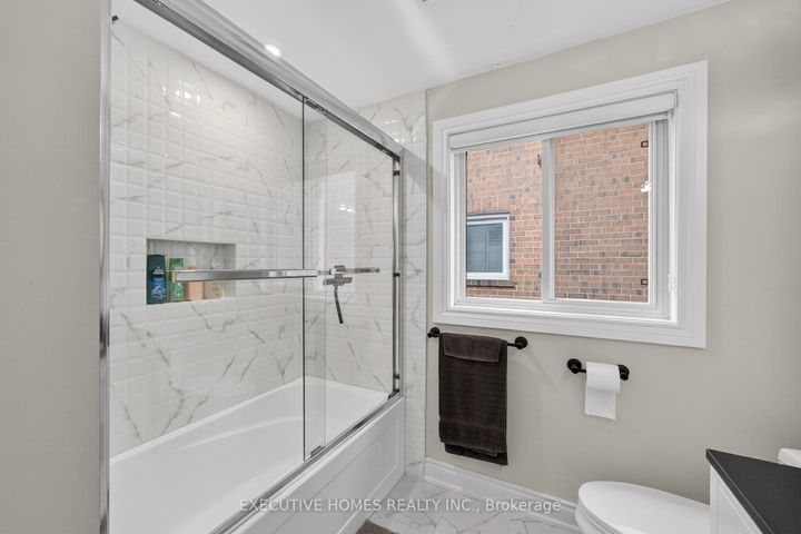 Photo 32 at 2966 Tradewind Drive, Meadowvale, Mississauga