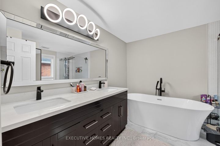 Photo 37 at 2966 Tradewind Drive, Meadowvale, Mississauga