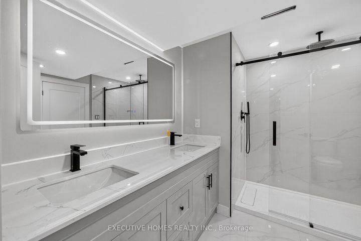 Photo 39 at 2966 Tradewind Drive, Meadowvale, Mississauga