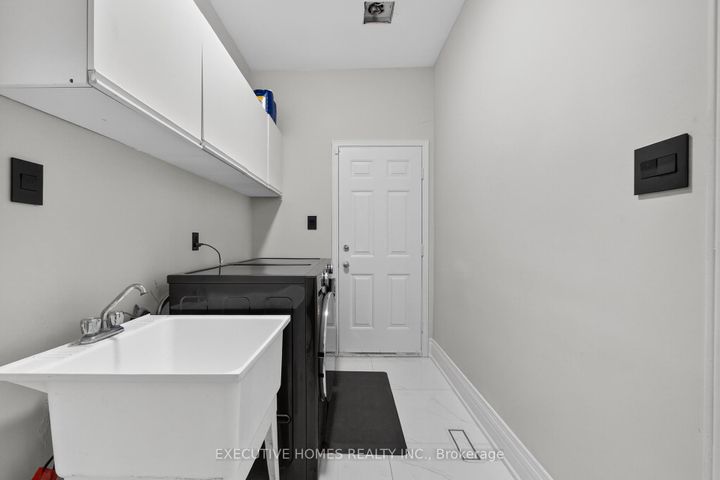 Photo 41 at 2966 Tradewind Drive, Meadowvale, Mississauga