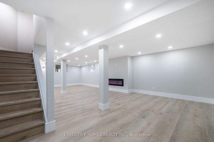 Photo 42 at 2966 Tradewind Drive, Meadowvale, Mississauga