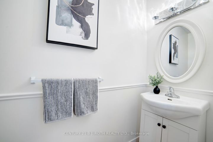 Photo 12 at 56 Sproule Drive, Downtown Brampton, Brampton