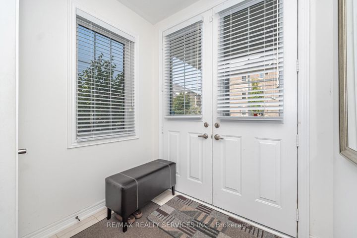 Photo 3 at 2 Estelle Gate, Bram East, Brampton