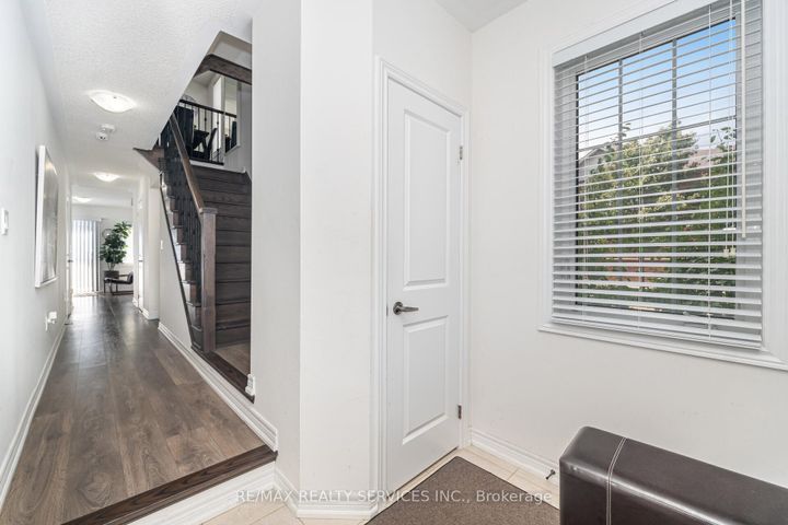Photo 4 at 2 Estelle Gate, Bram East, Brampton