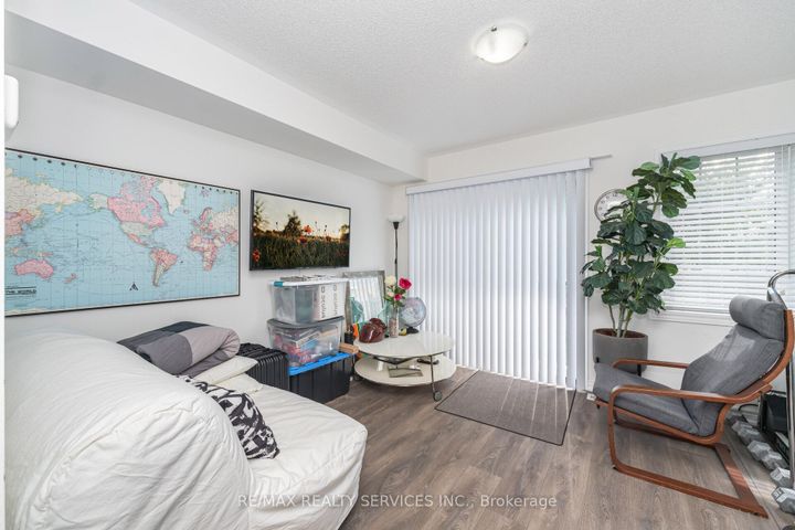 Photo 5 at 2 Estelle Gate, Bram East, Brampton