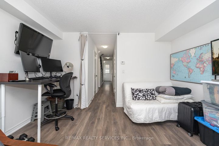 Photo 6 at 2 Estelle Gate, Bram East, Brampton