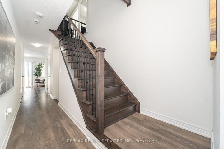 Photo 8 at 2 Estelle Gate, Bram East, Brampton