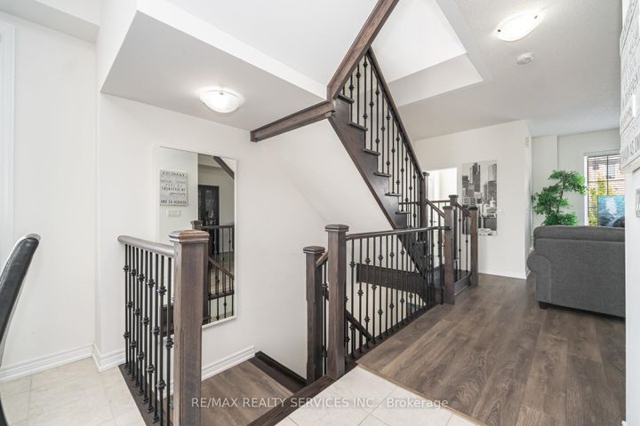 Photo 9 at 2 Estelle Gate, Bram East, Brampton