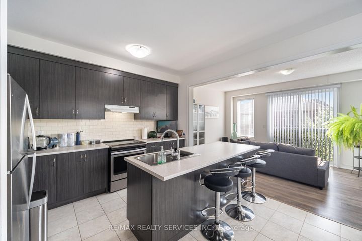 Photo 11 at 2 Estelle Gate, Bram East, Brampton