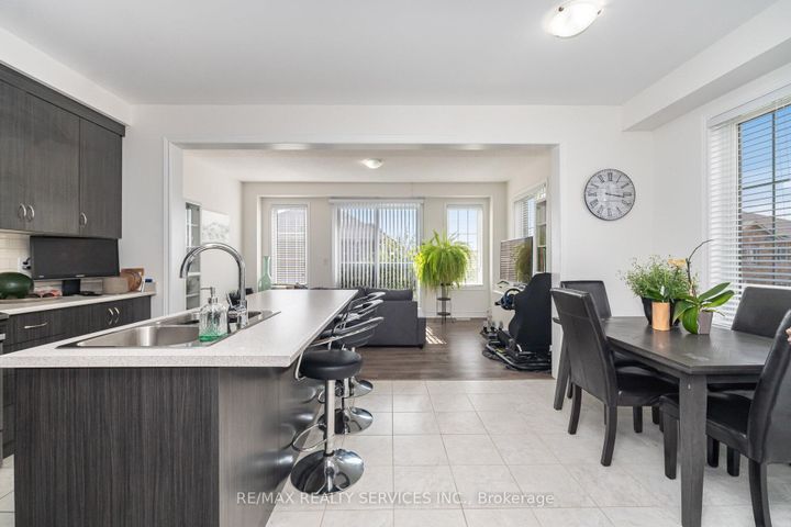 Photo 12 at 2 Estelle Gate, Bram East, Brampton